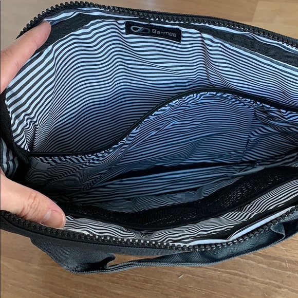 BNWOT lightweight laptop bag with luggage sleeve - Picture 3 of 7